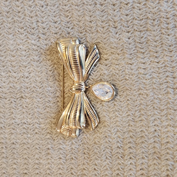Swarovski Swan Gold Tone Clear Crystal Bow Ribbon Teardrop Brooch Pin - Picture 1 of 7